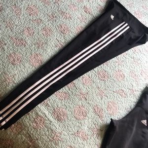 NWT 🌺 Adidas 3 stripe leggings!